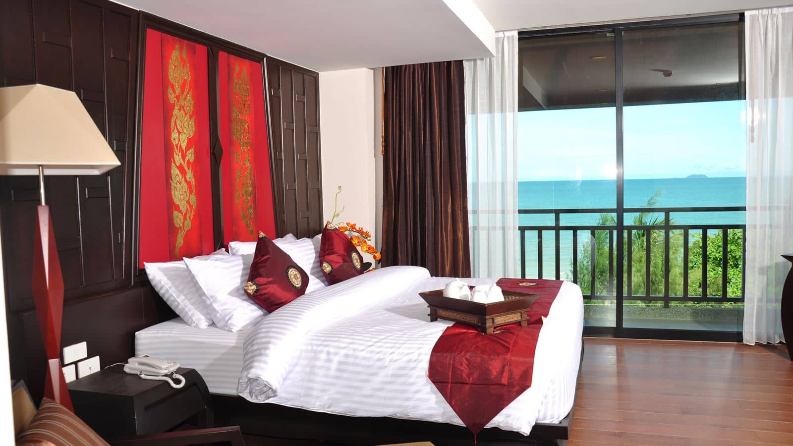 rooms-royal-suite-beach-front
