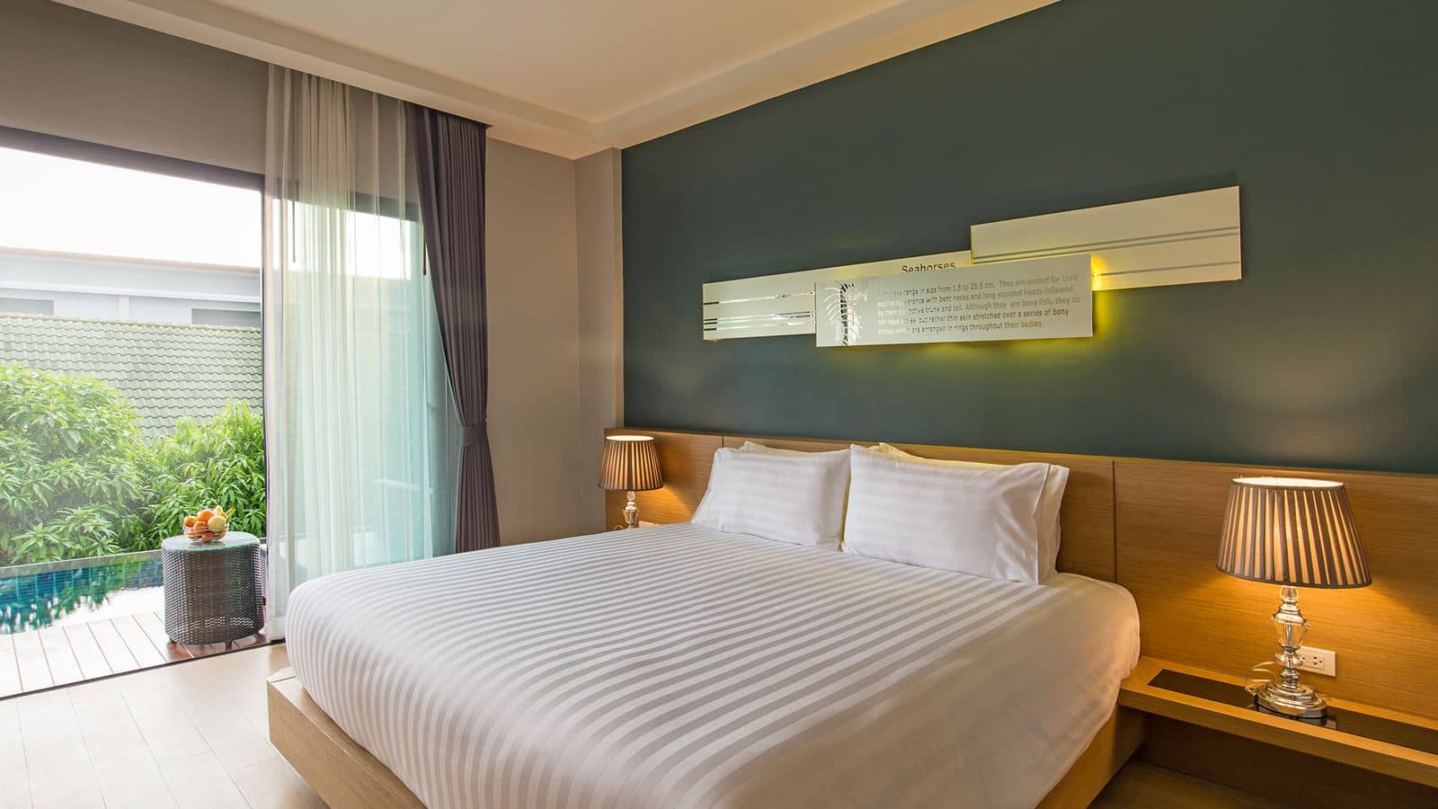 rooms-deluxe-pool-access