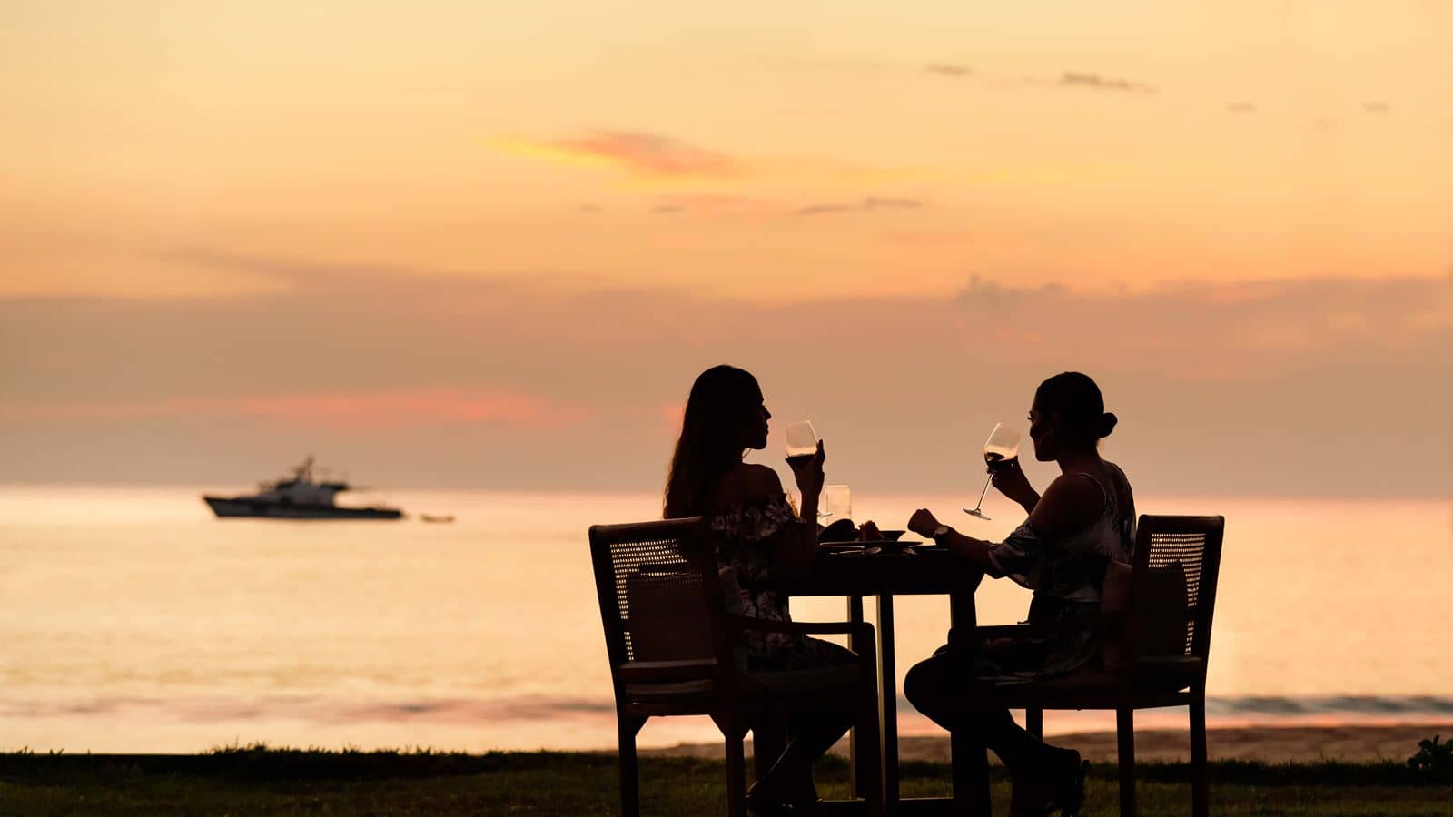 restaurants-the-beach-restaurant
