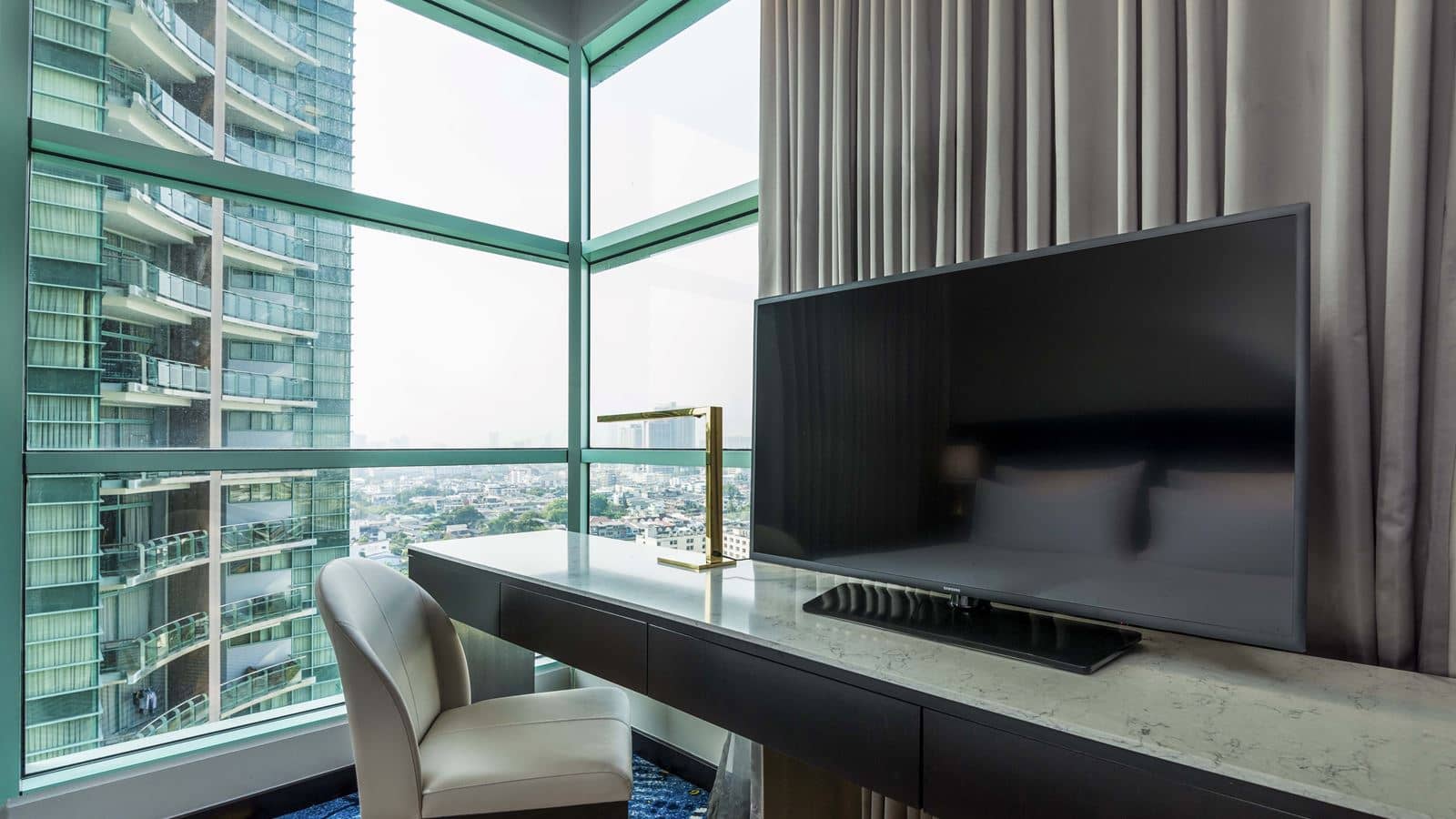 rooms-one-bedroom-city-view