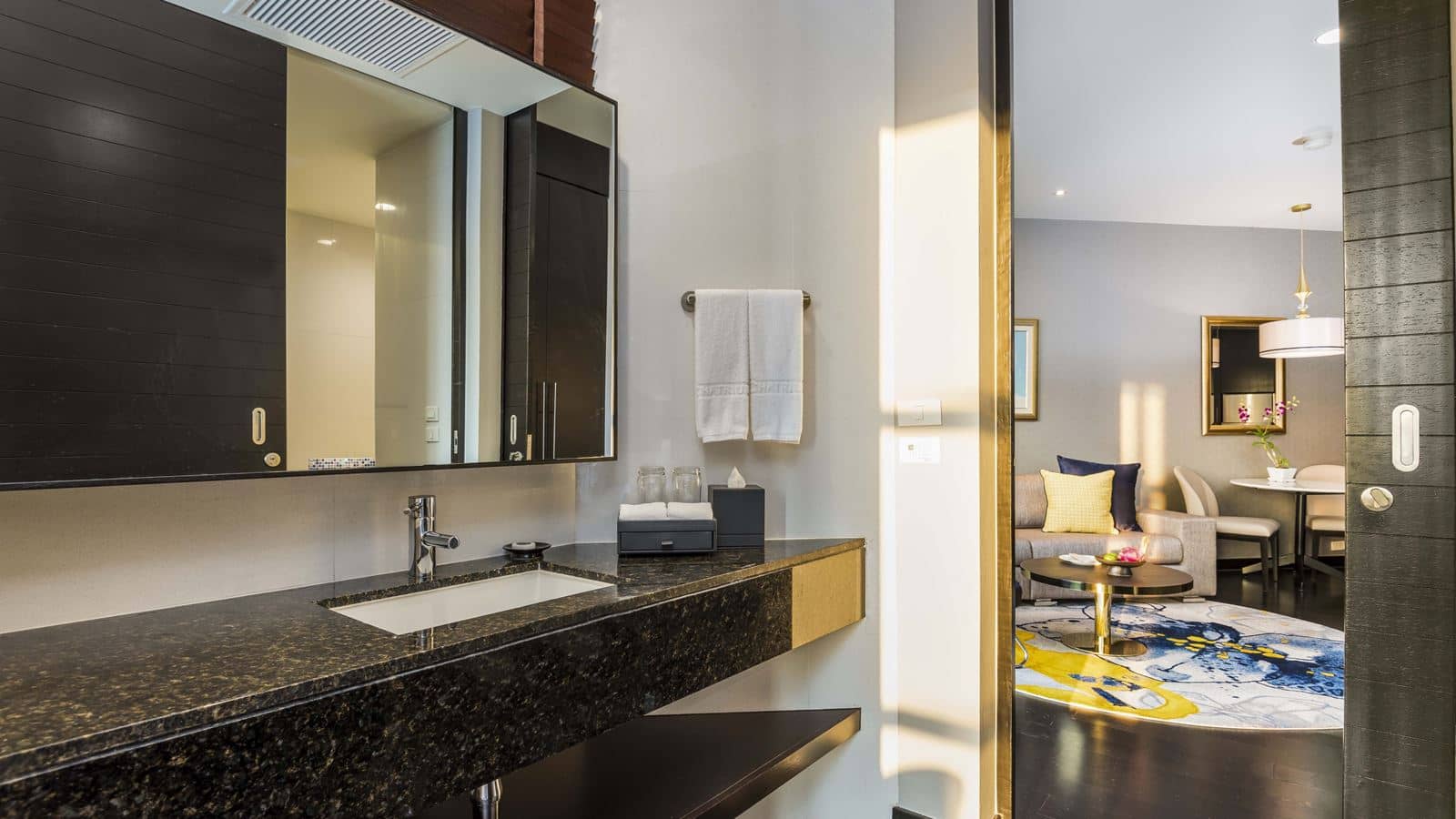 rooms-one-bedroom-skyline-suite