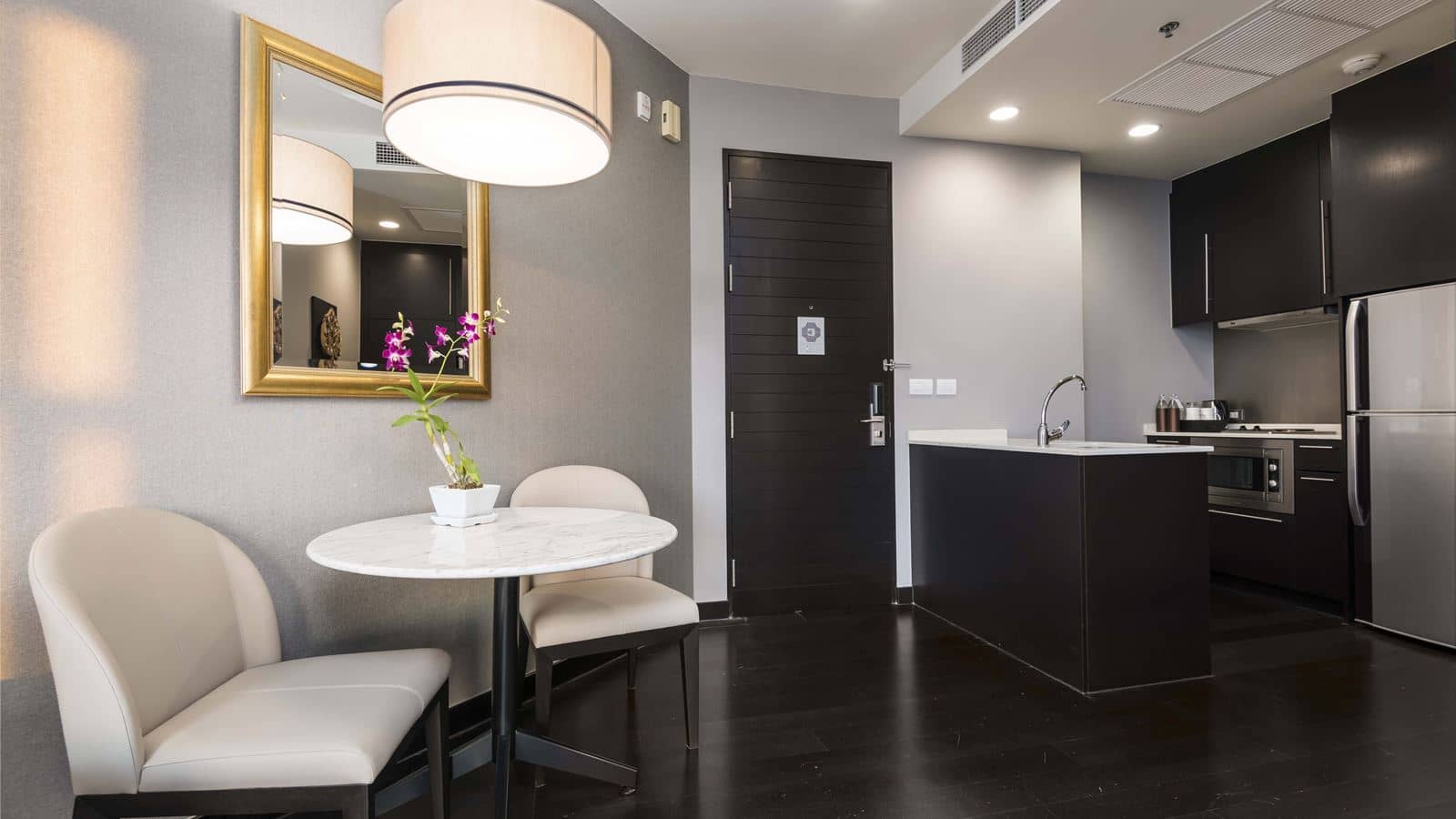 rooms-one-bedroom-skyline-suite