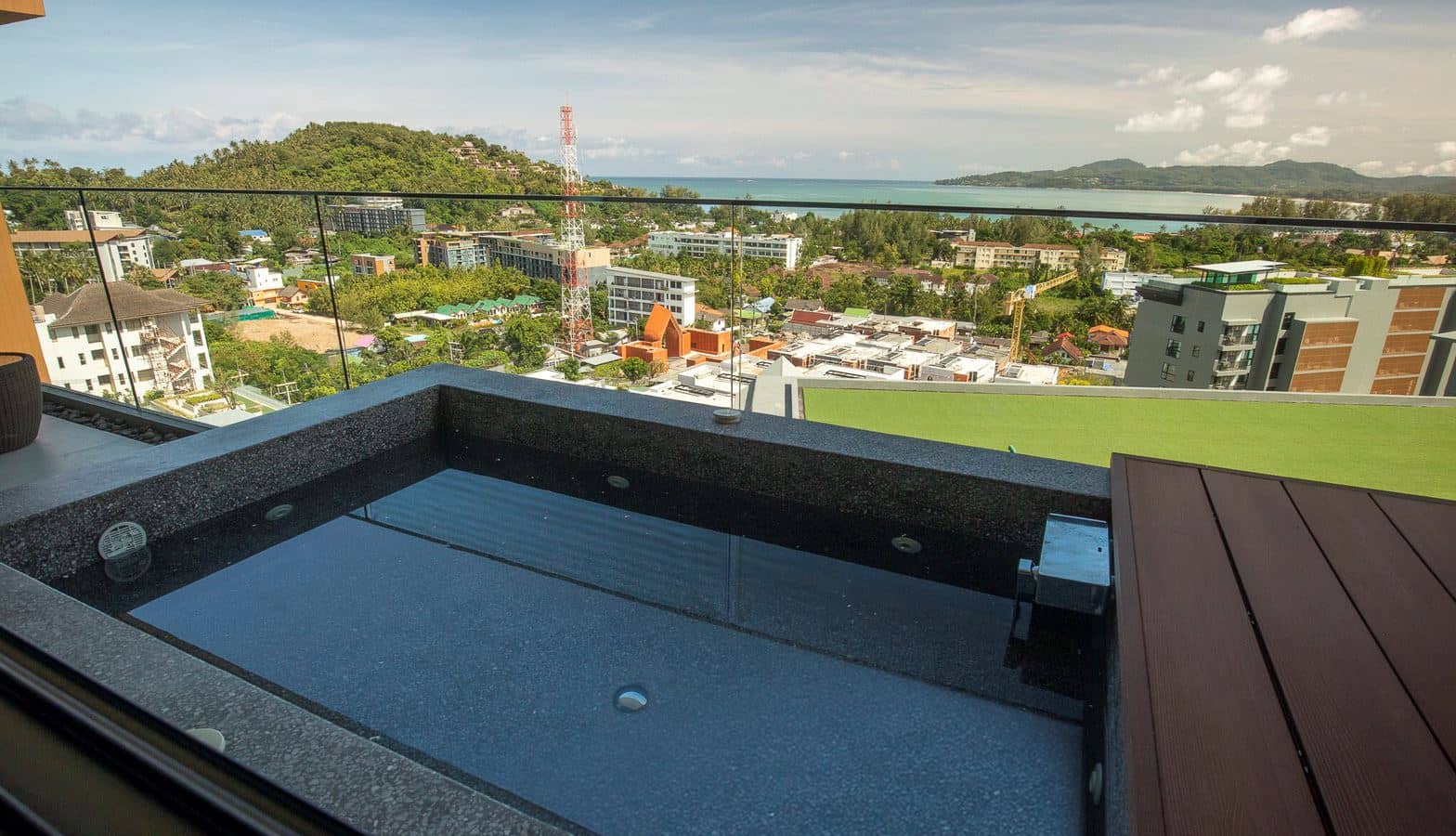 rooms-grande-2-bedroom-suite-ocean-view-with-jacuzzi