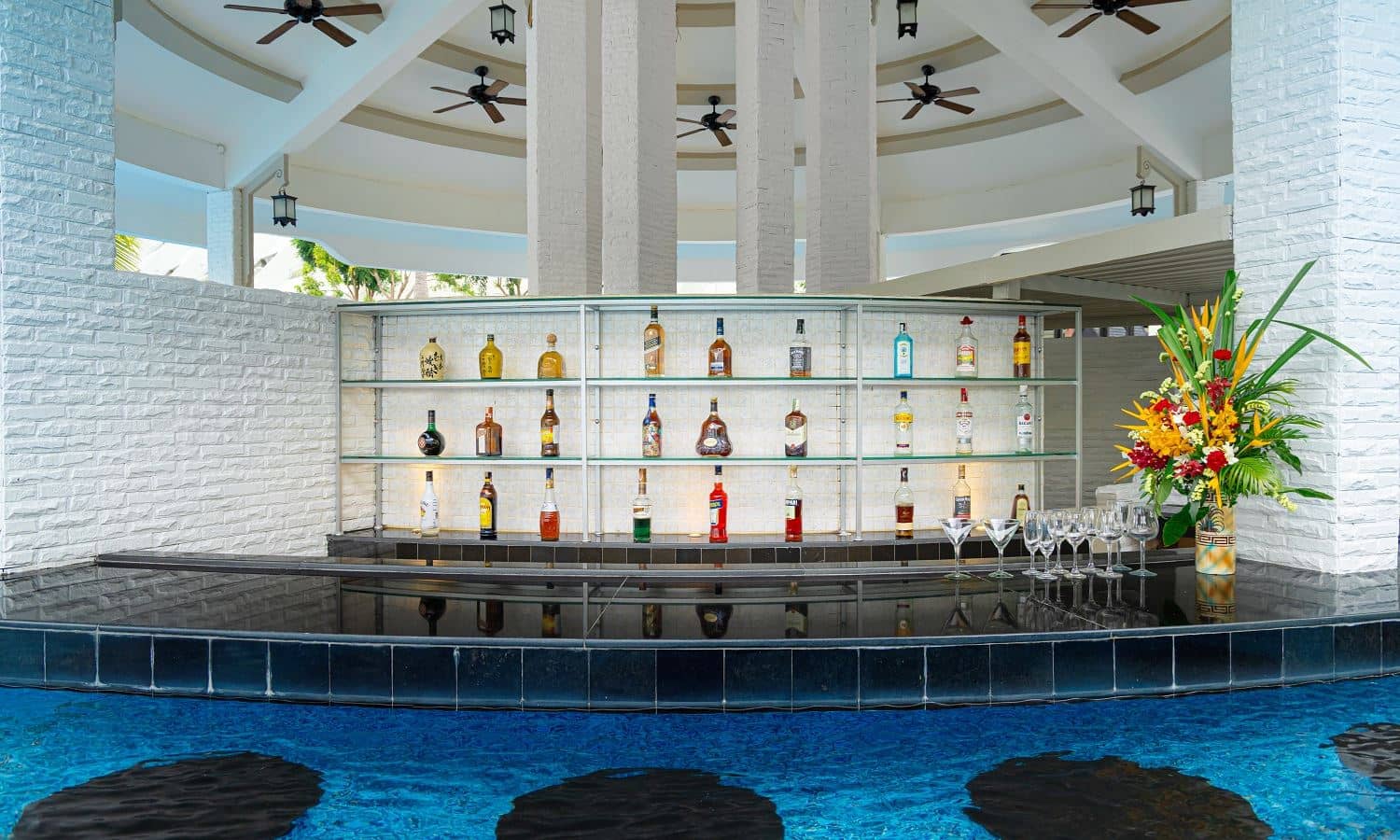 restaurants-la-ronde--pool-sensation