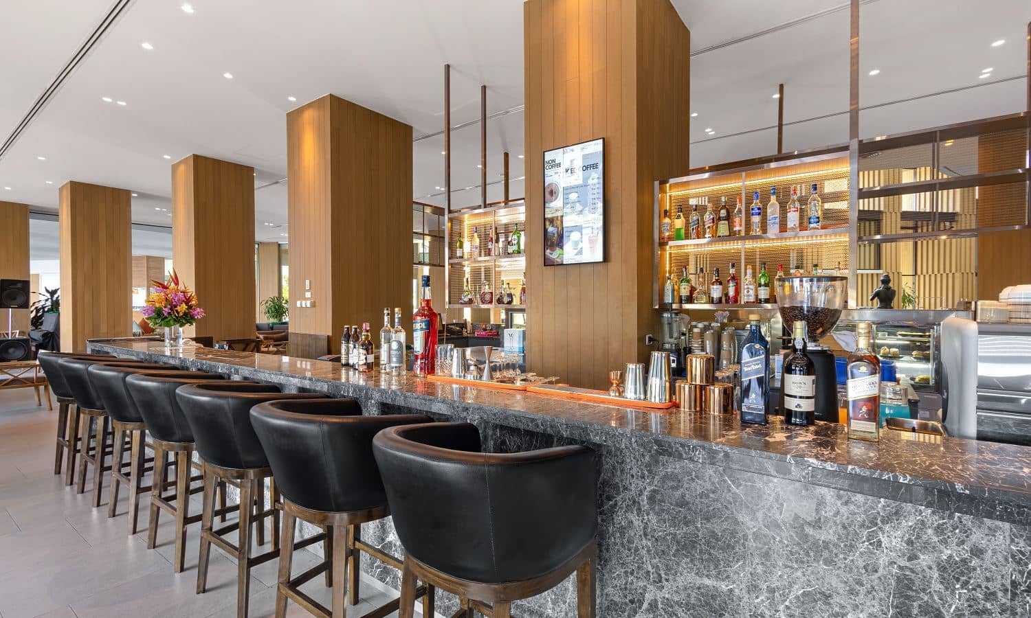 bars-the-bar--royal-cliff-beach-hotel