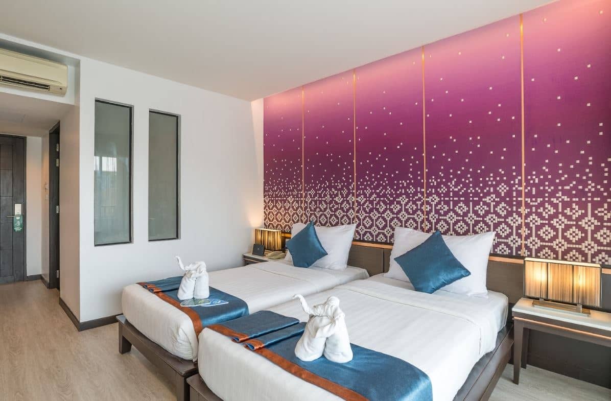 rooms-deluxe-pool-view
