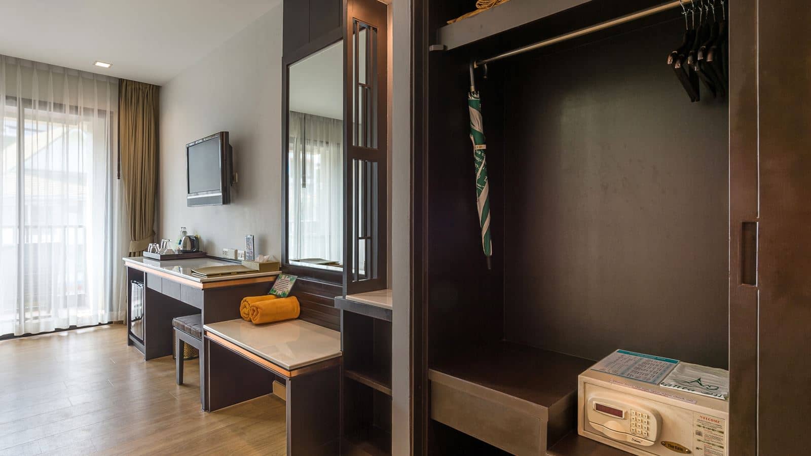 rooms-superior-room
