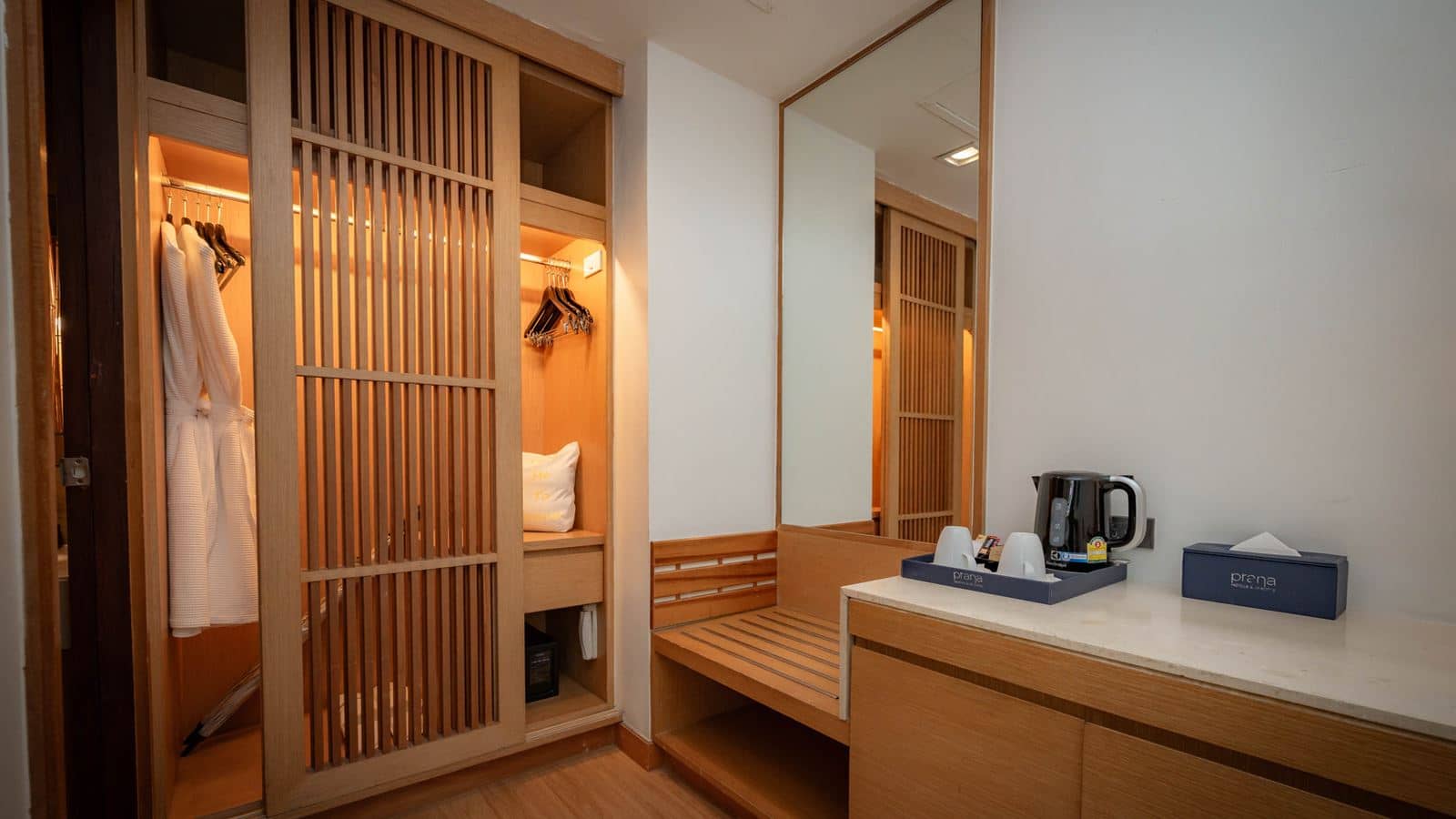 rooms-cool-pool-access