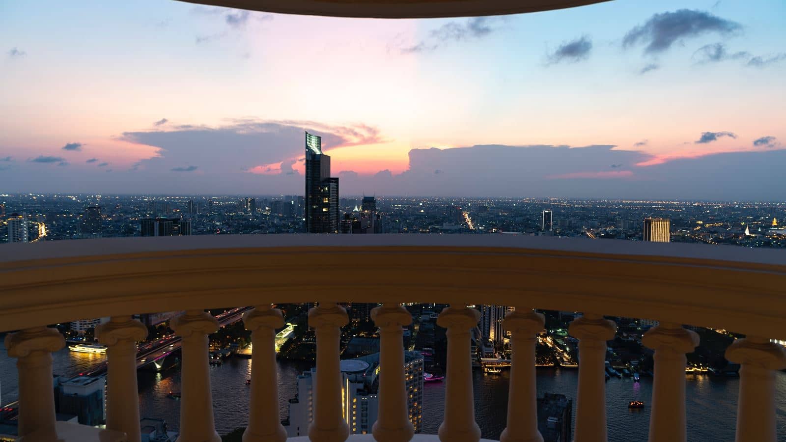 rooms-tower-club-suite-river-view