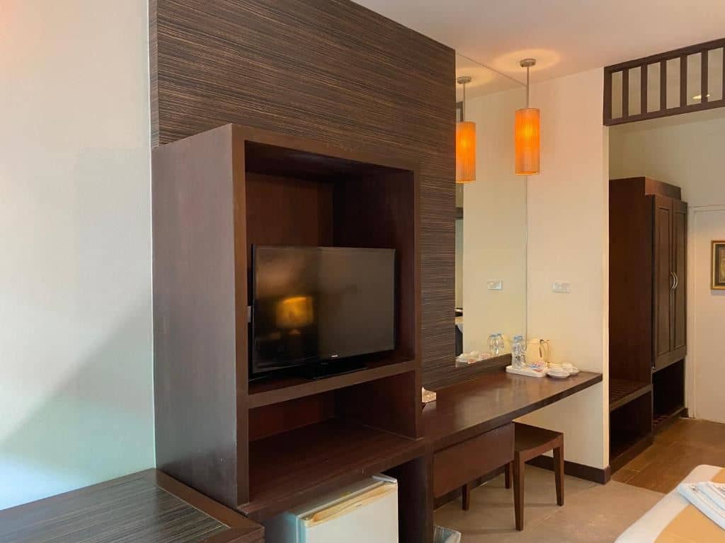 rooms-studio-courtyard