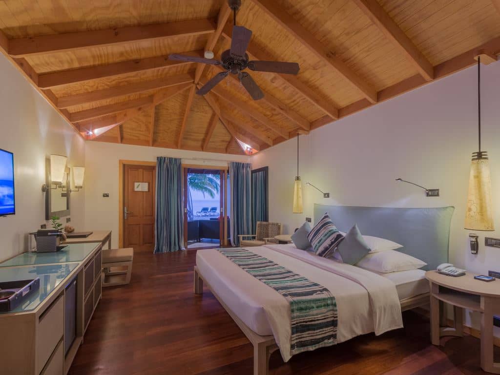 rooms-romantic-beachfront-villa