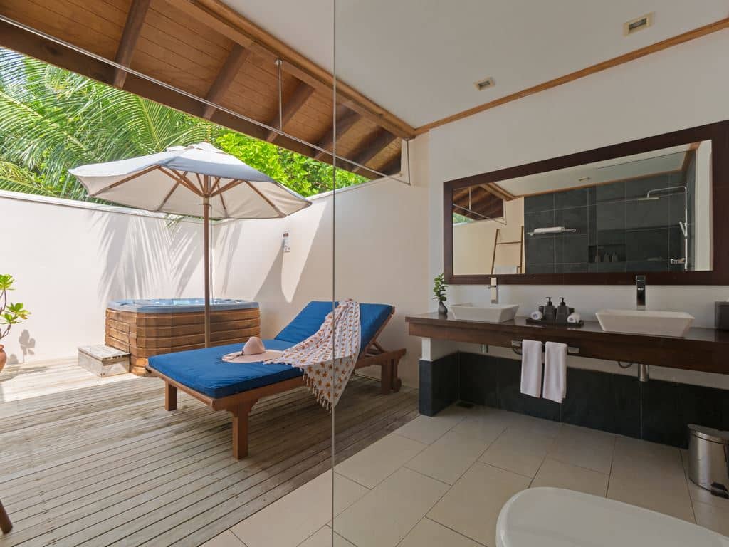rooms-romantic-beachfront-villa