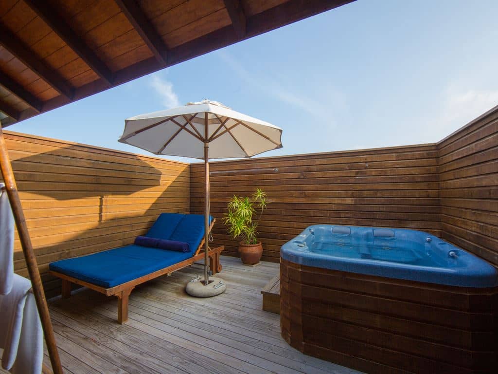 rooms-romantic-ocean-villa