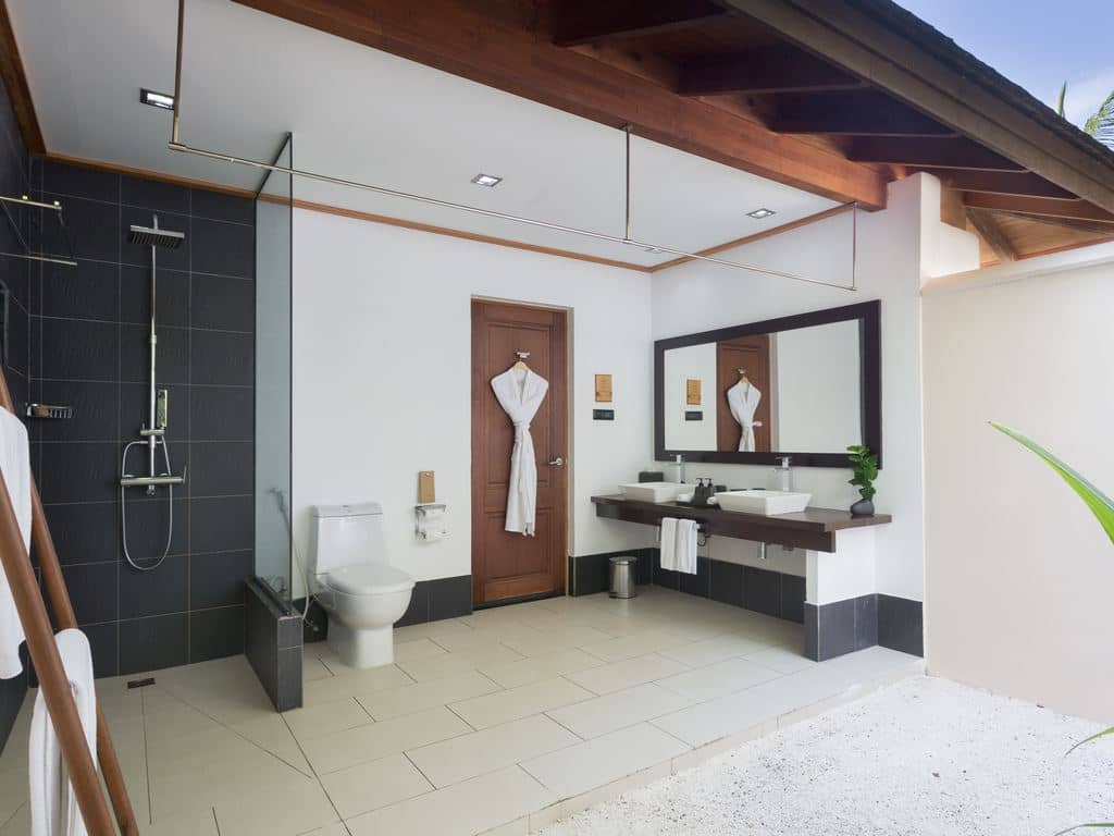 rooms-adjacent-beachfront-villa