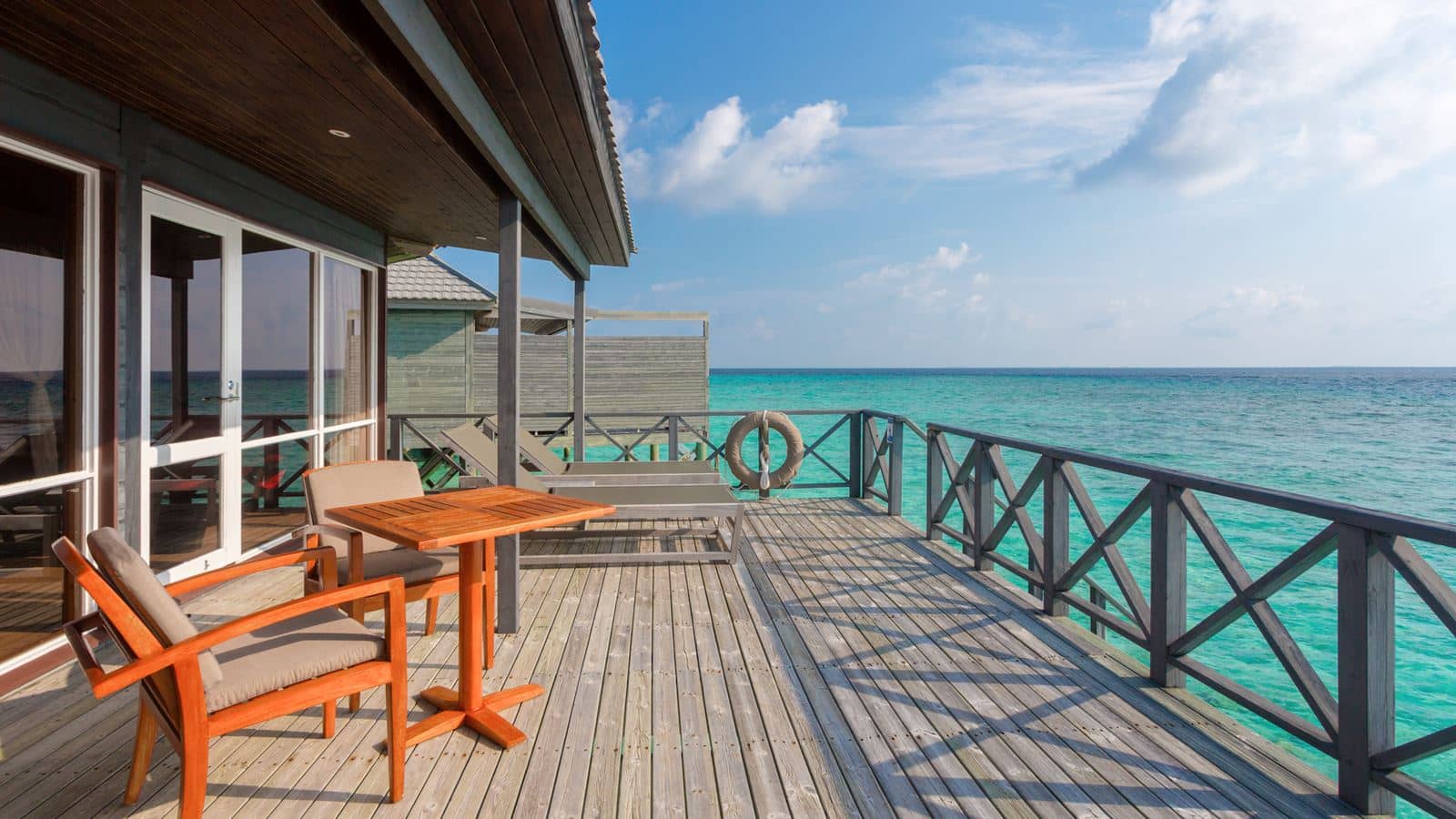 rooms-jacuzzi-water-villa
