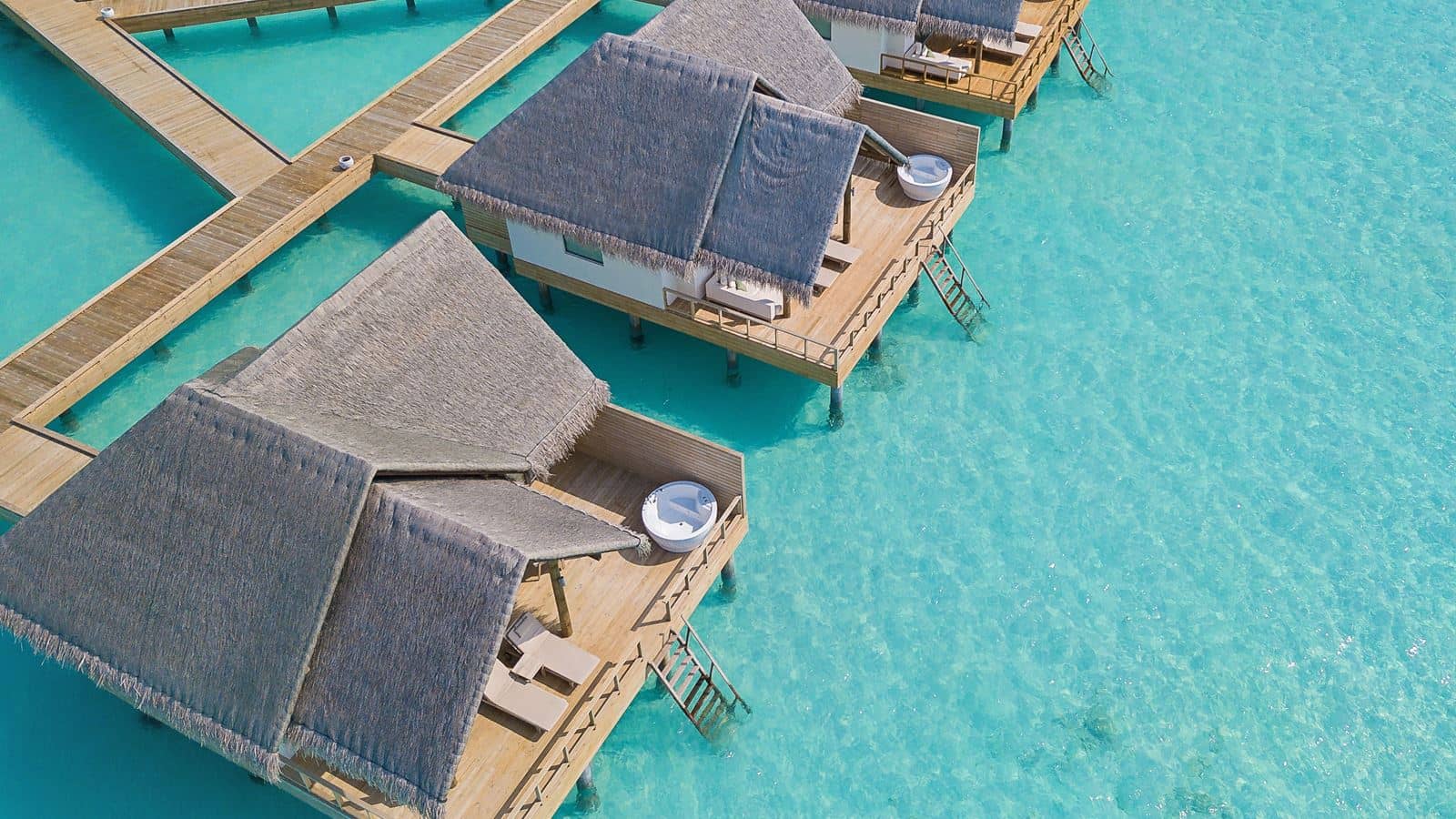 rooms-jacuzzi-water-villa