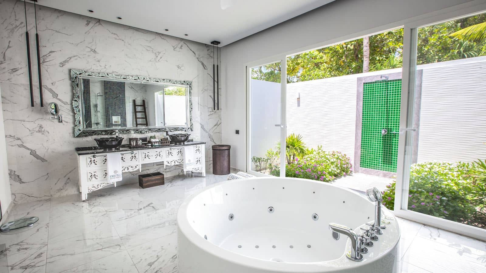 rooms-superior-beach-villa-with-pool