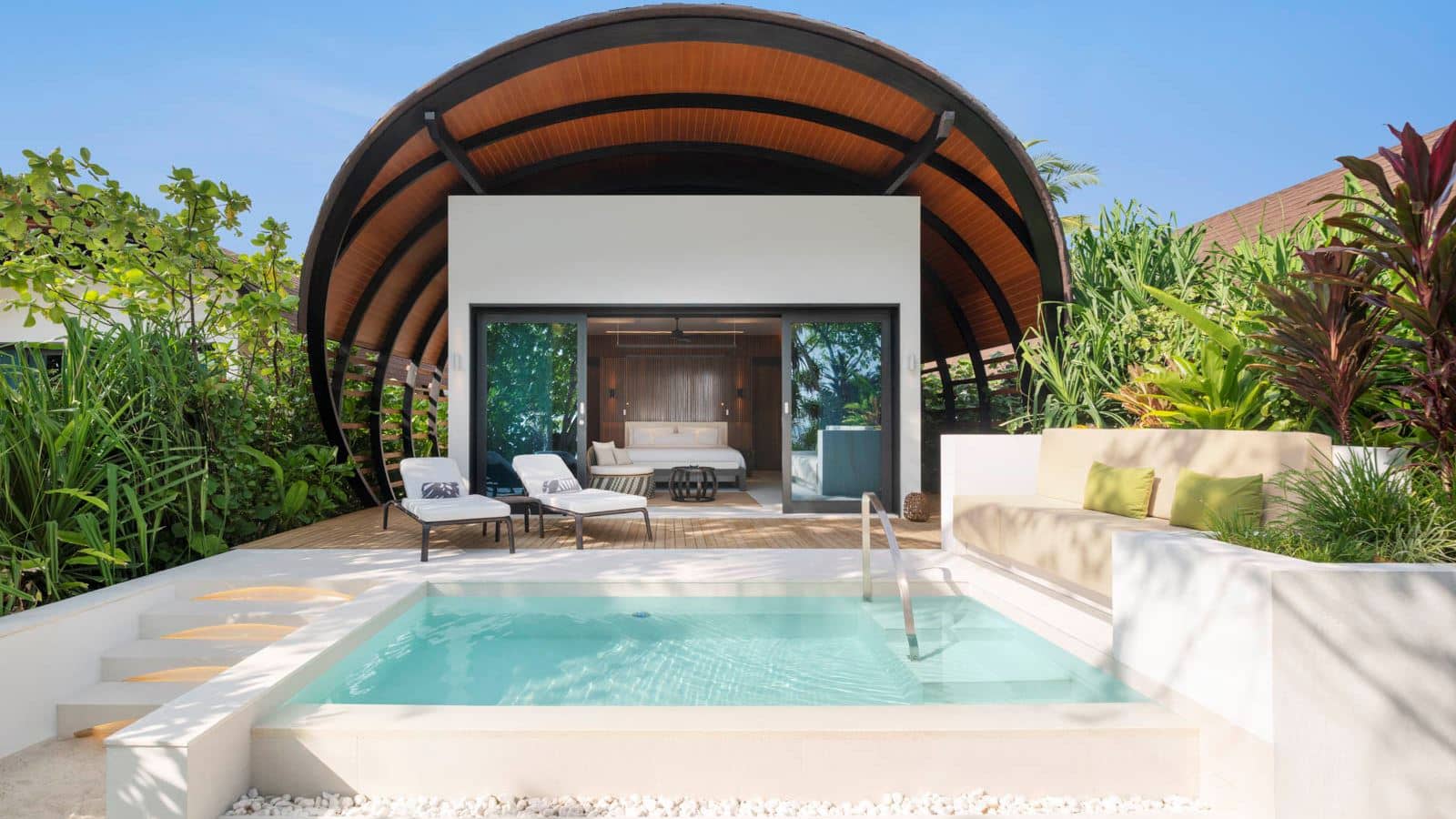 rooms-family-beach-villa-pool