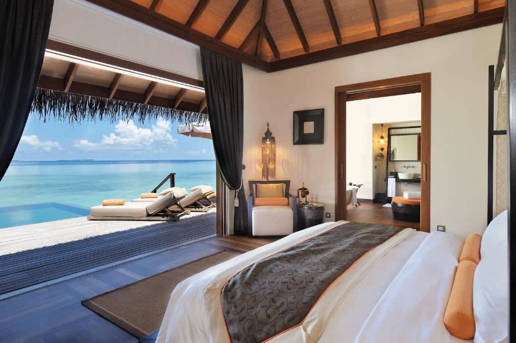 rooms-ocean-villa-with-pool