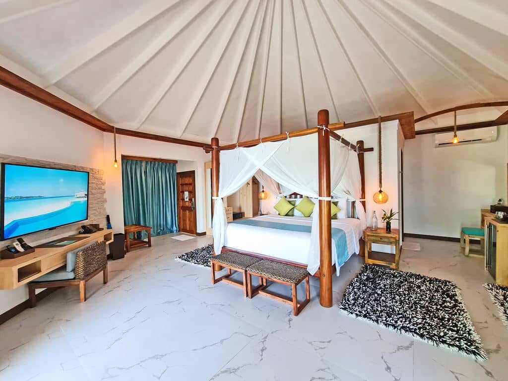 rooms-beach-suite-with-private-pool