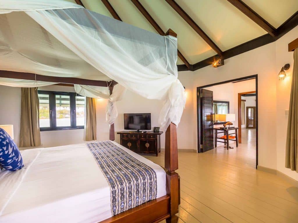 rooms-water-suite-with-plunge-pool