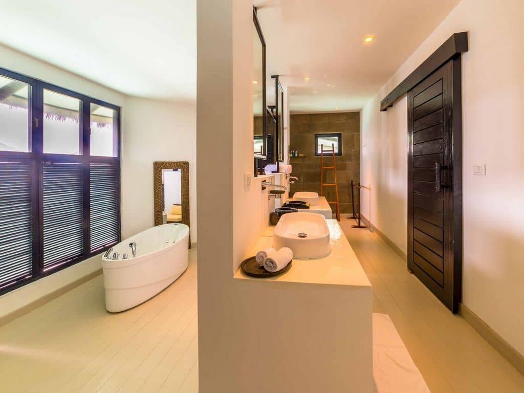 rooms-water-suite-with-plunge-pool