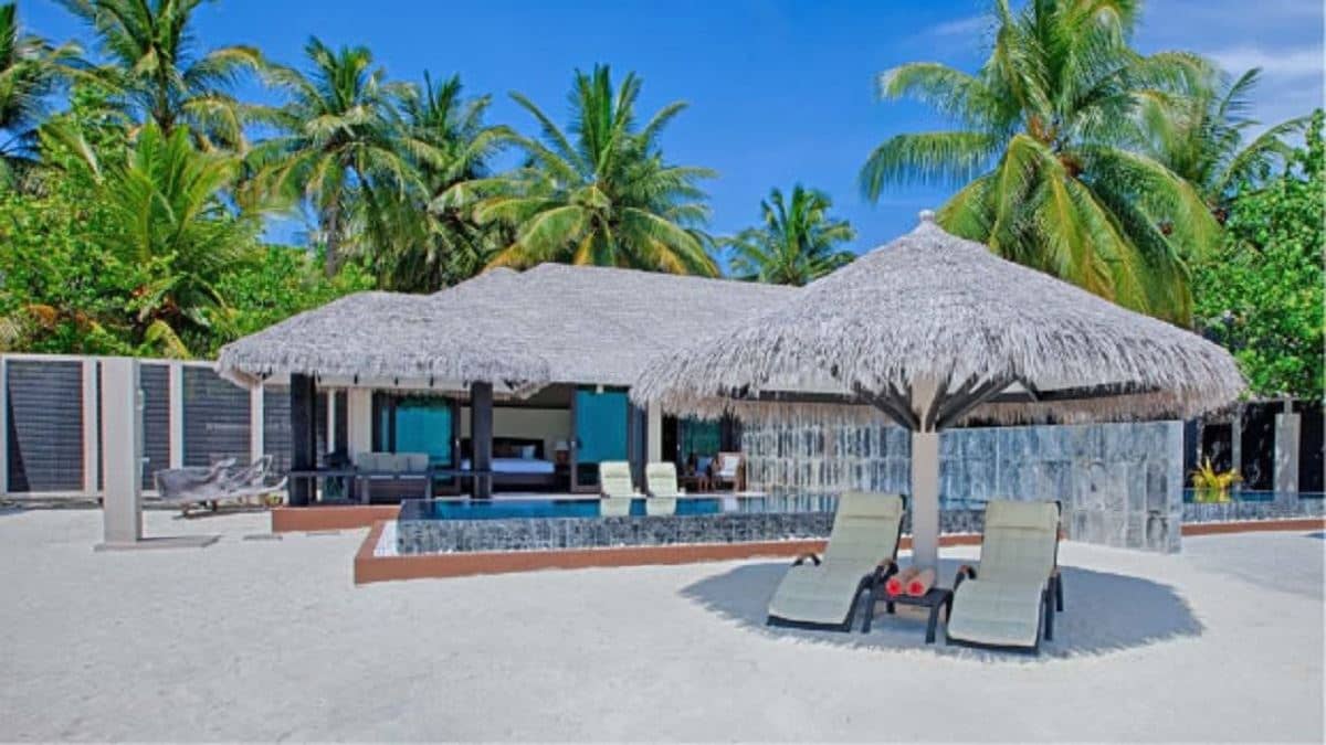 rooms-2-bedroom-beach-suite-with-pool