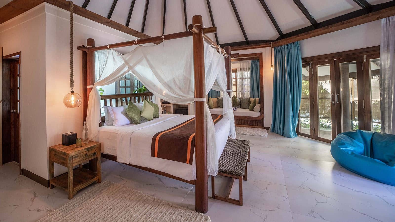 rooms-prestige-beach-suite-with-infinity-pool