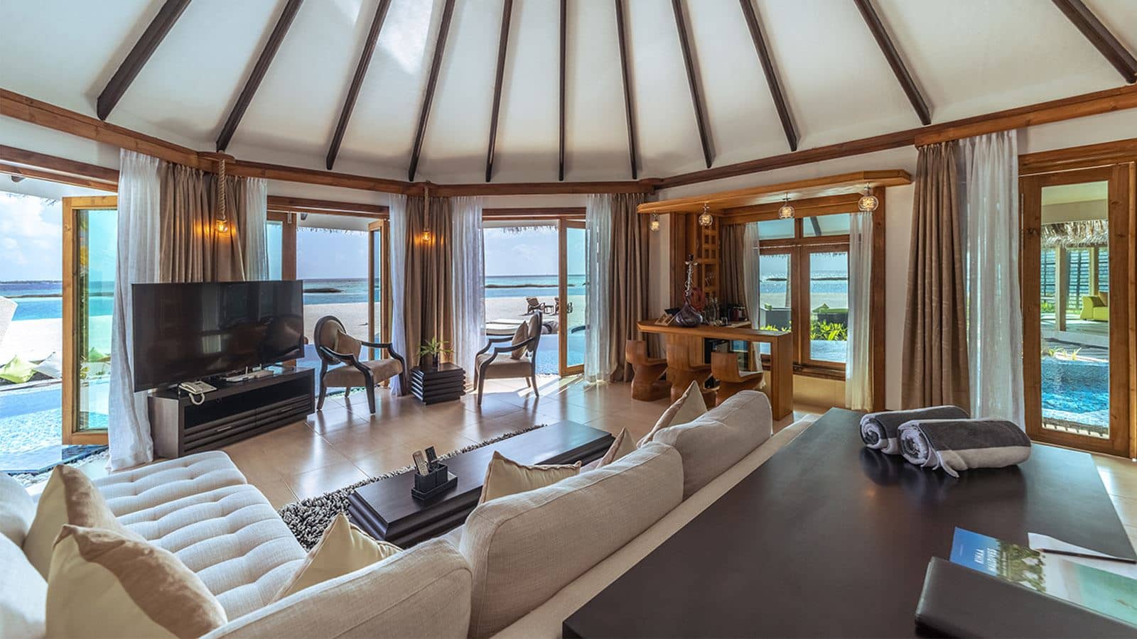 rooms-two-bedroom-royal-beach-suite-with-infinity-pool