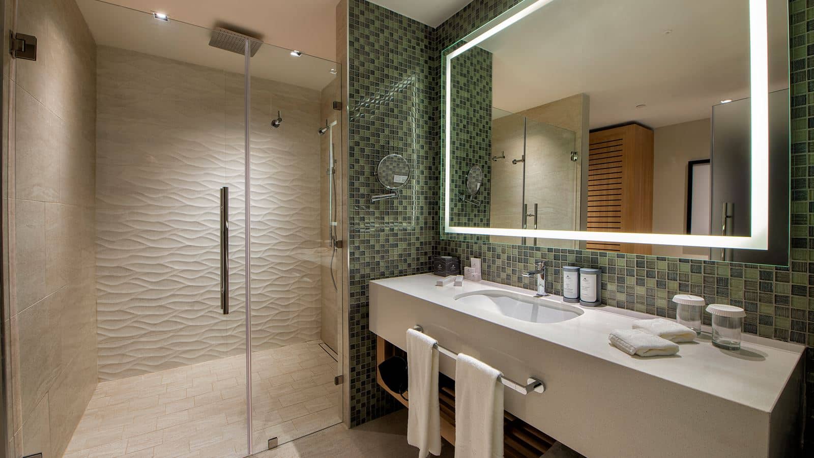 rooms-resort-king--pool-view-junior-suite