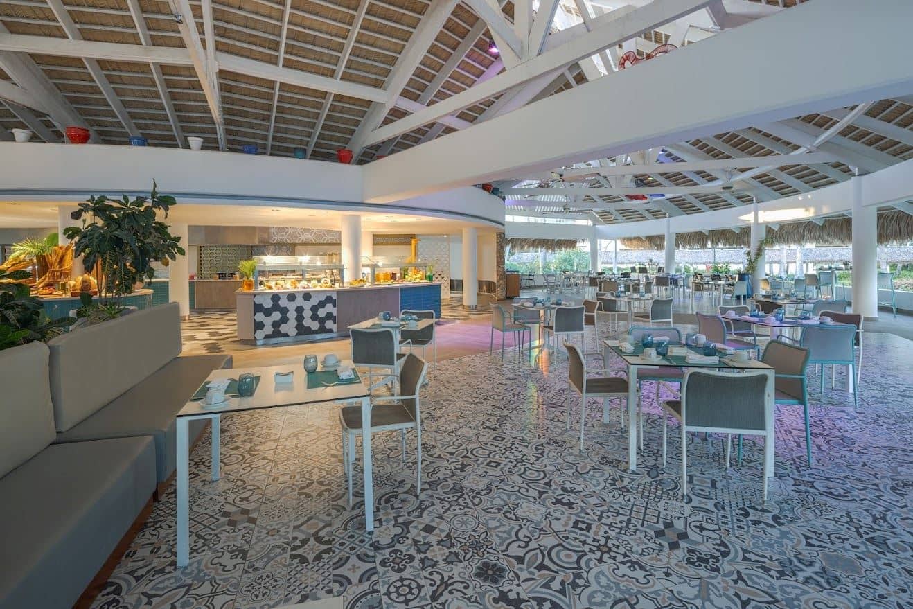 restaurants-la-palapa-bbq--near-the-beach-and-pool