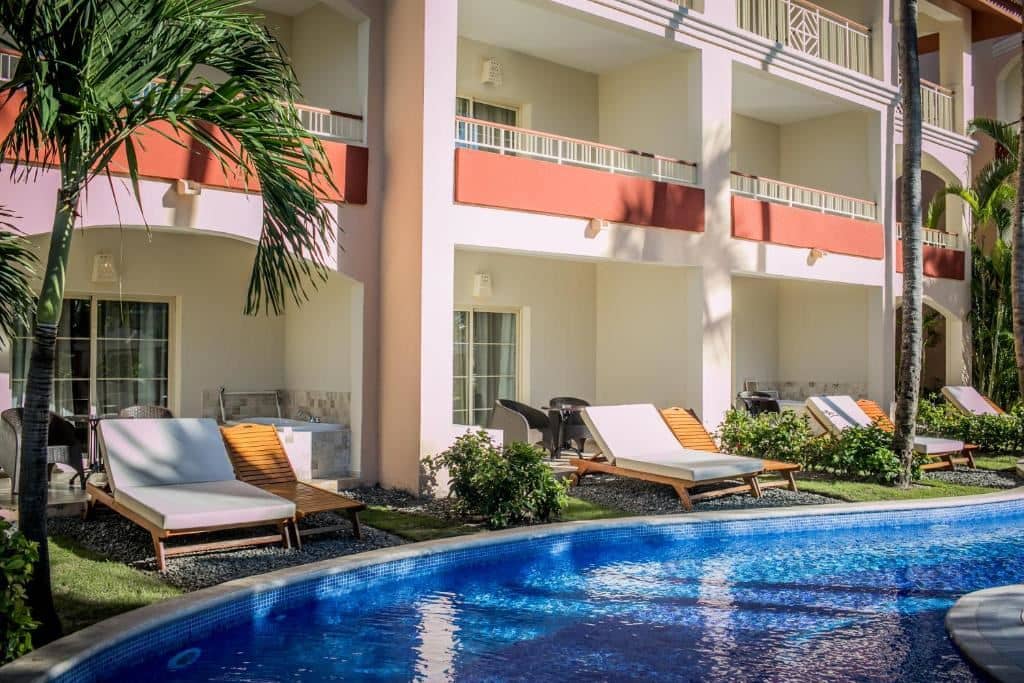 rooms-colonial-club-majestic-junior-suite-swim-up