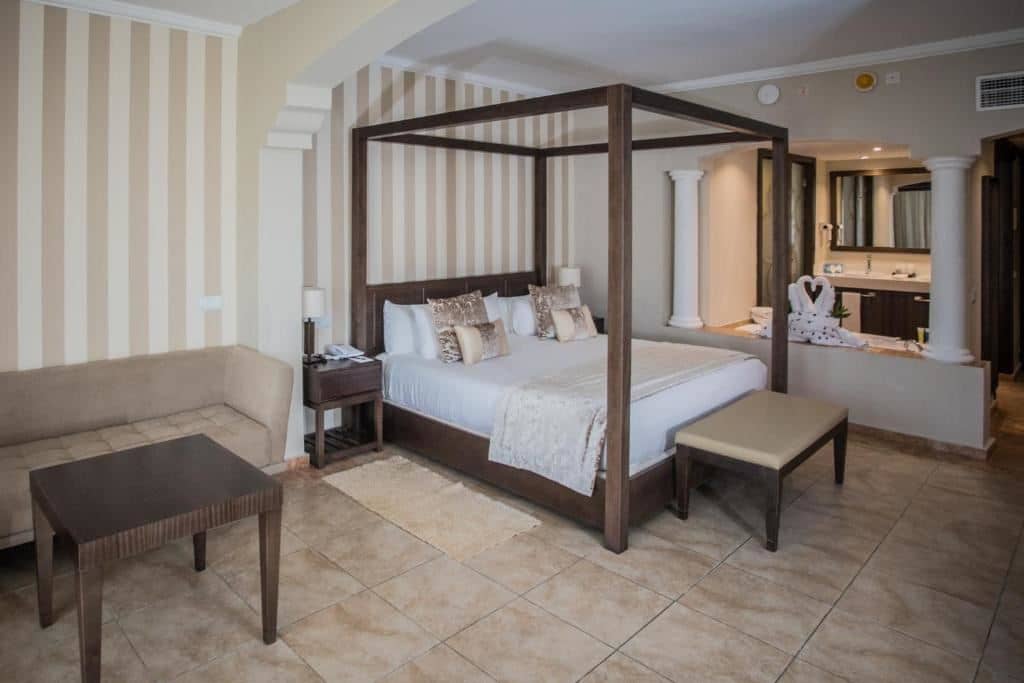 rooms-colonial-club-junior-suite-ocean-view-with-jacuzzi