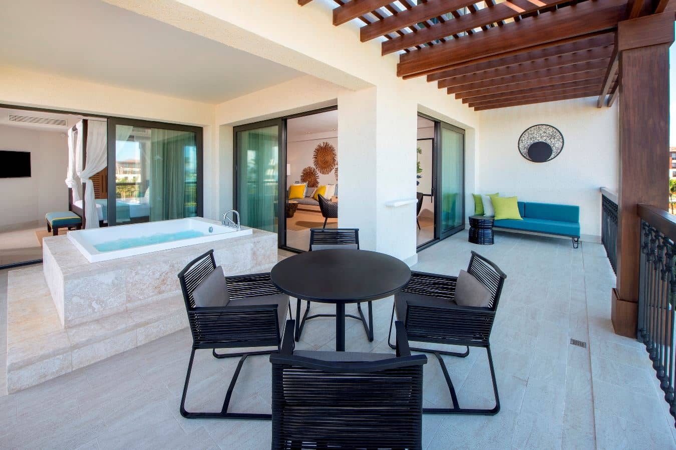 rooms-unique-corner-one-bedroom-suite-ocean-view