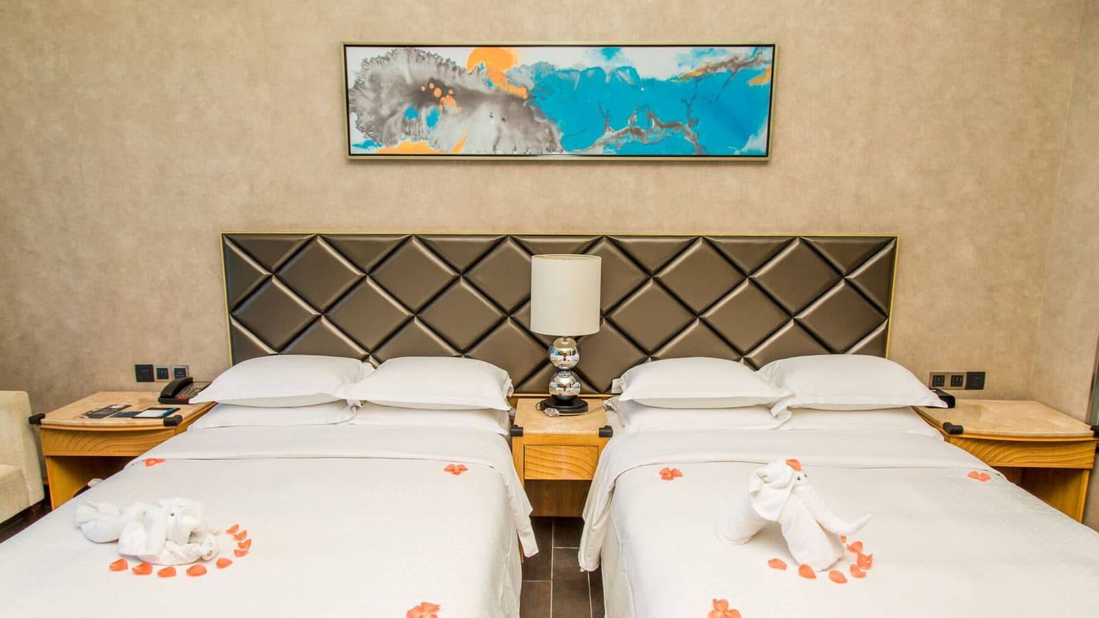 rooms-city-view-room-twin-bed