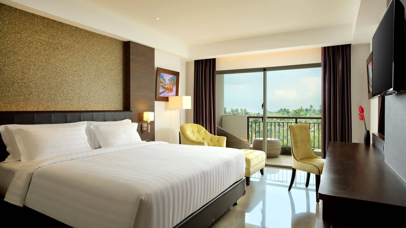 rooms-deluxe-pool-view-with-balcony