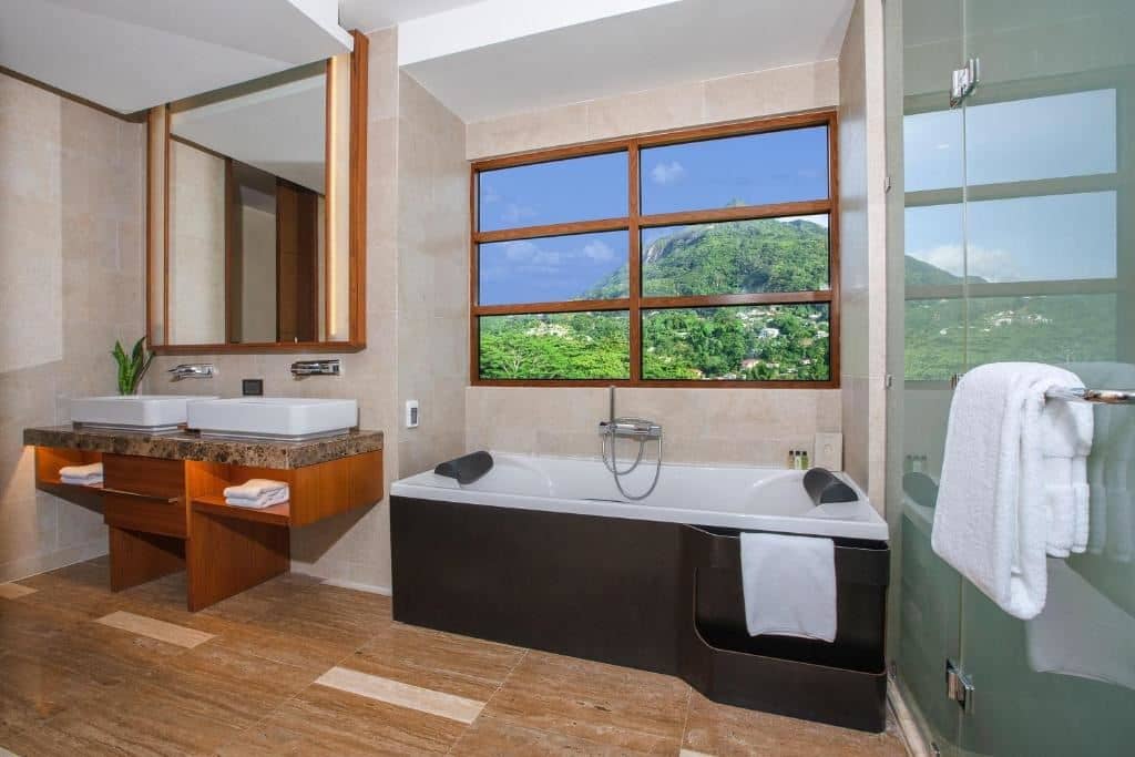 rooms-penthouse-panoramic-view-and-outdoor-jacuzzi