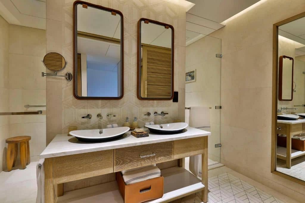 rooms-king-deluxe-room