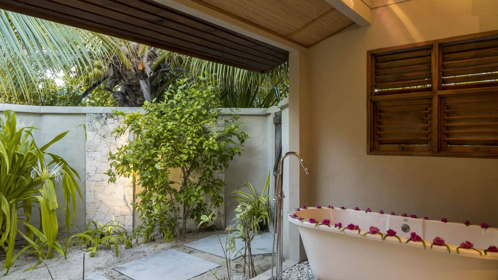 rooms-beachfront-spa-cottage