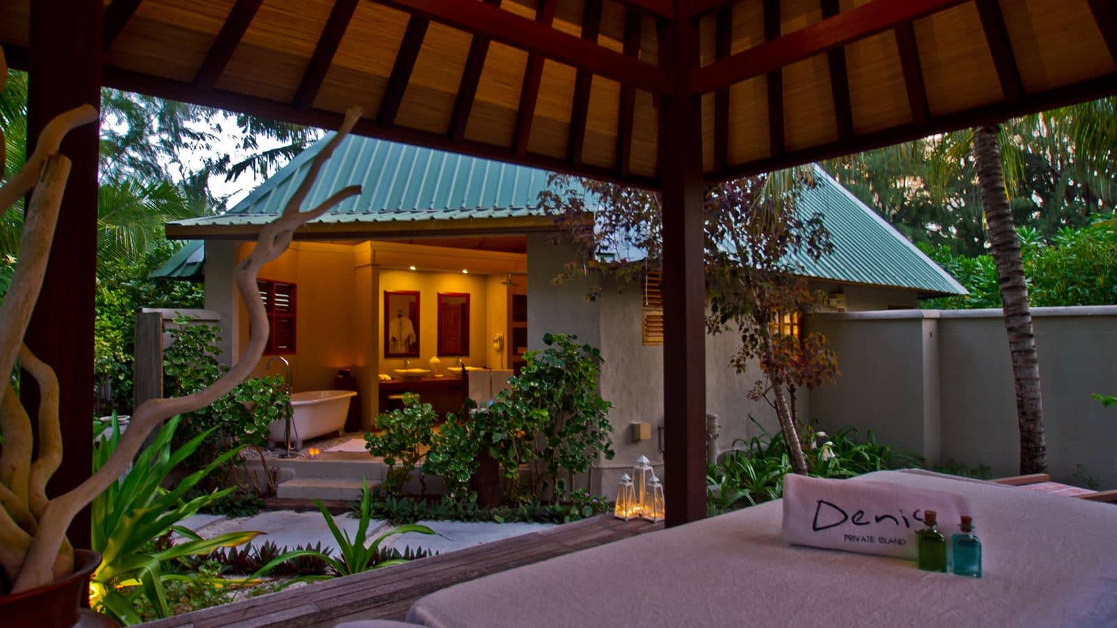 rooms-beachfront-spa-cottage