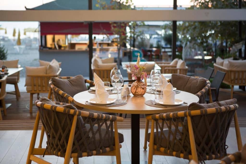restaurants-avra-ala-carte-restaurant