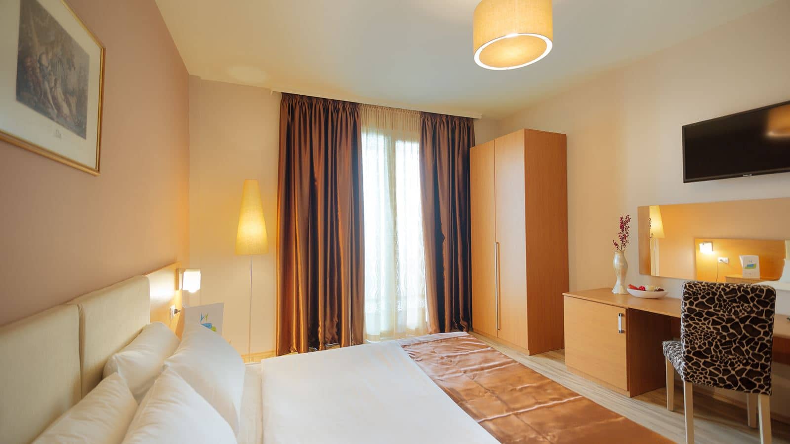 rooms-double-standard-room-seaview-balcony