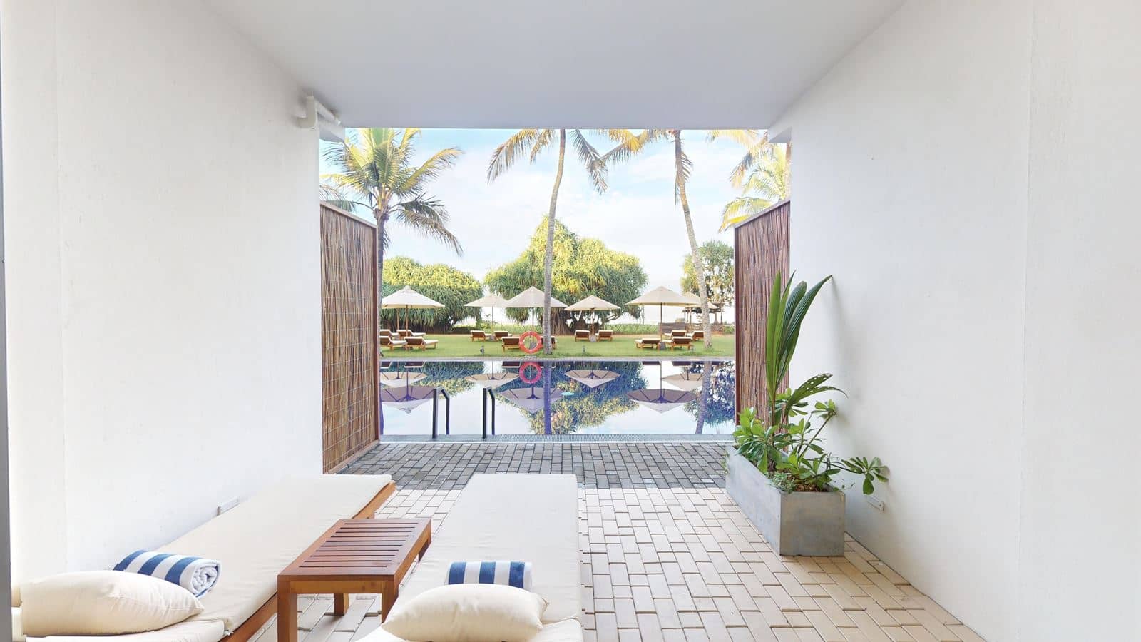 rooms-surf-pool-room