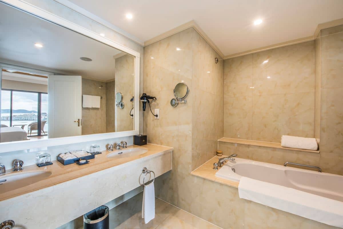 rooms-executive-suite-ocean-view