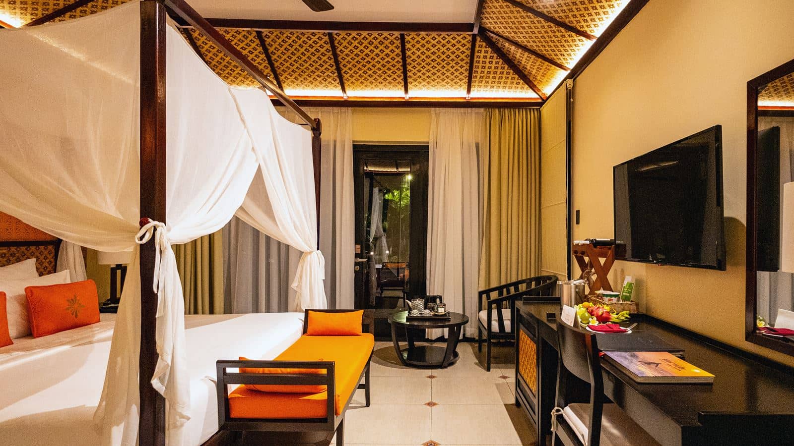 rooms-bungalow-gardenpool-view