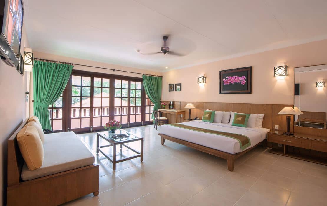 rooms-studio-room-with-balcony-child-without-extra-bed