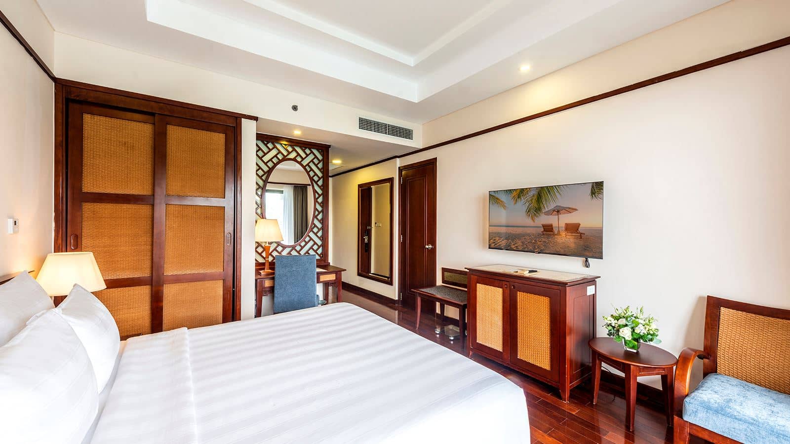 rooms-grand-junior-suite-hill-view-child-without-extra-bed