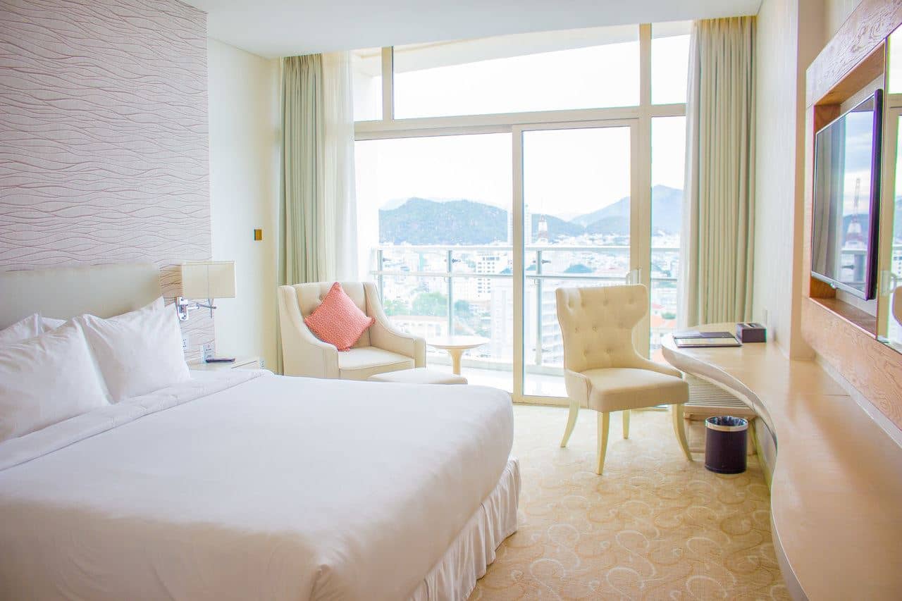 rooms-grand-royal-seaview-with-balcony