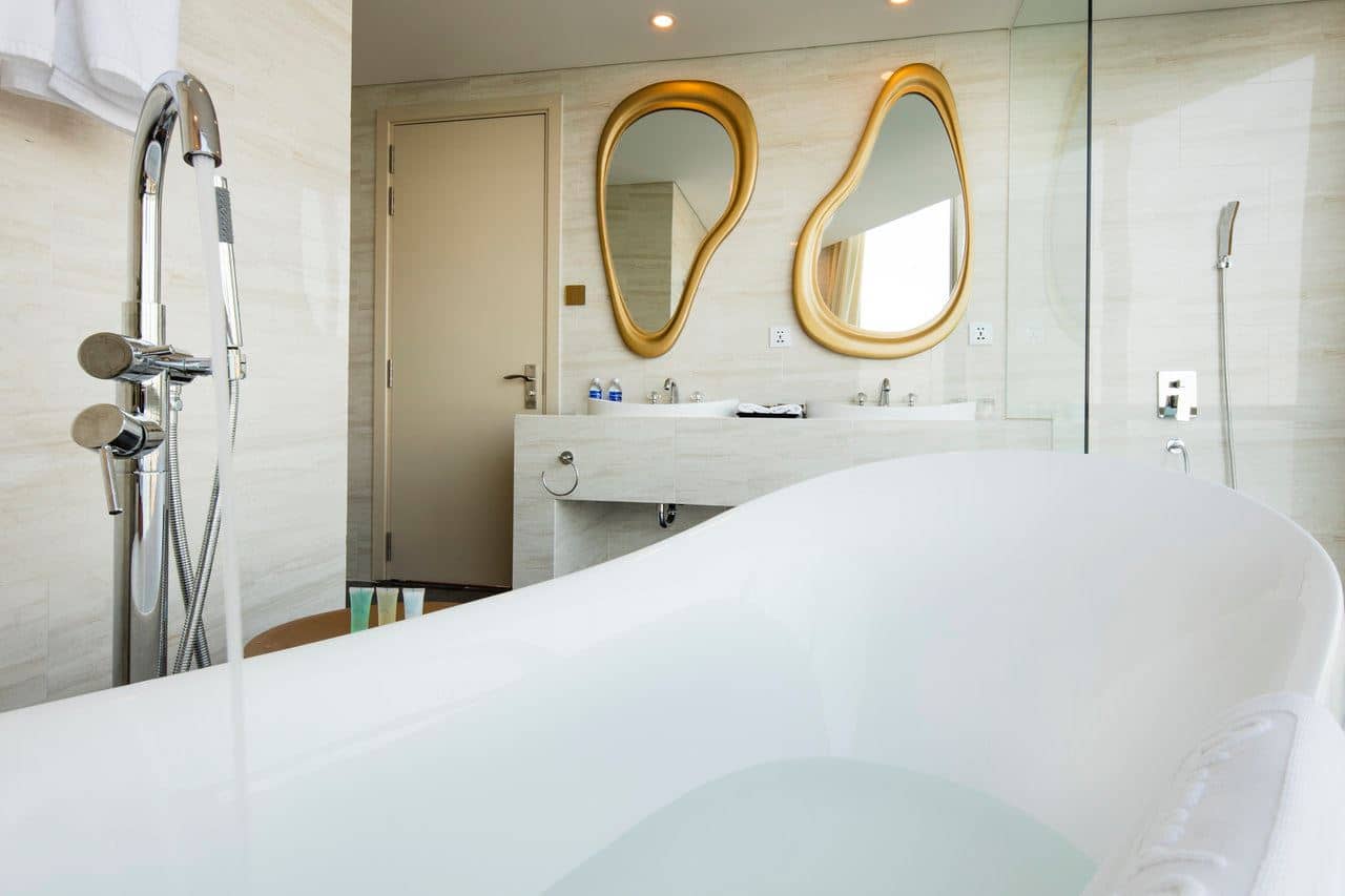 rooms-prime-suite-sea-view-with-balcony