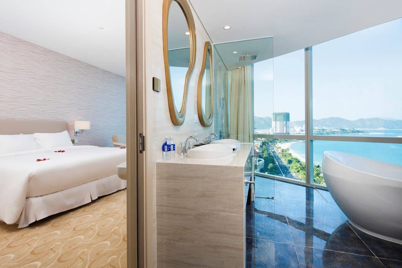 rooms-prime-suite-sea-view-with-balcony
